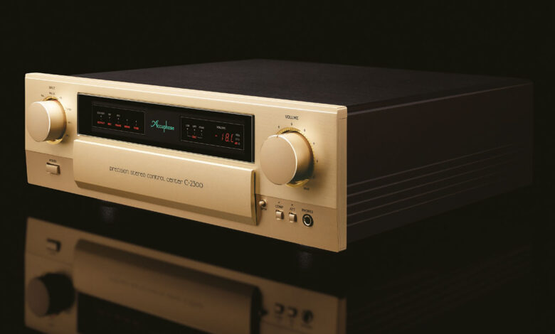 Foto © Accuphase Laboratory Inc. | Accuphase C-2300 Precision Stereo Control Center