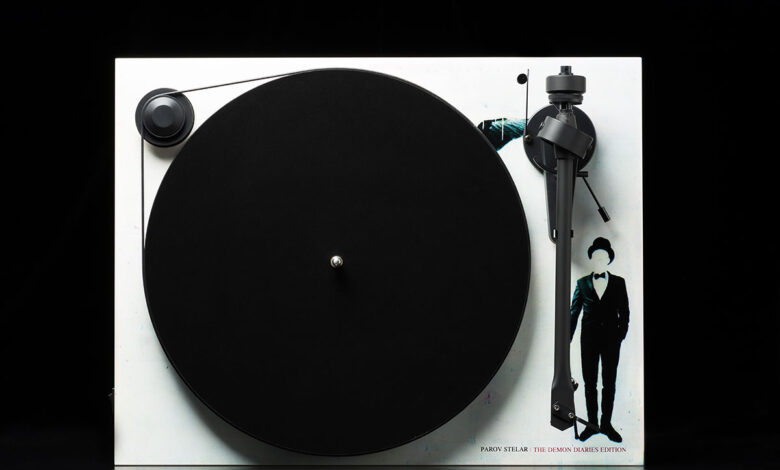 Foto © Pro-Ject Audio Systems | Pro-Ject Essential II Demon by Parov Stelar