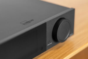 Lyngdorf TDAI-2210 Digital Streaming Amplifier mit RoomPerfect 3 Foto © SL Audio A/S | Lyngdorf TDAI-2210 Digital Streaming Amplifier