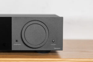 Lyngdorf TDAI-2210 Digital Streaming Amplifier mit RoomPerfect 4 Foto © SL Audio A/S | Lyngdorf TDAI-2210 Digital Streaming Amplifier