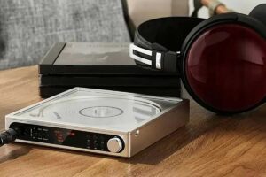 Foto © FiiO Electronics Technology Co. Ltd. | FiiO DM15 R2R Truly Portable and Truly HiFi Portable Stereo CD Player
