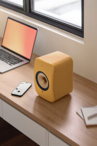 Foto © KEF | KEF LSX II Amber Haze und KEF LSX II Cotton White